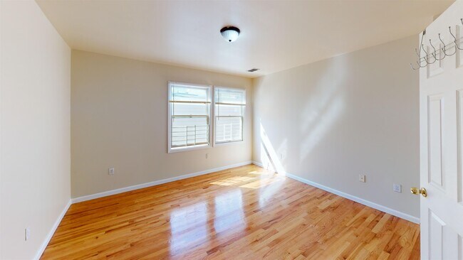 Photo - 57 Washburn St Unidad 2F