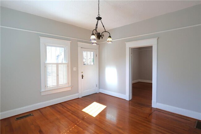 Photo - 217 Mountain View St