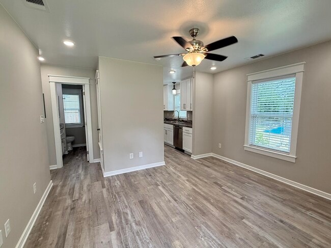 Photo - 115A Montrose Dr