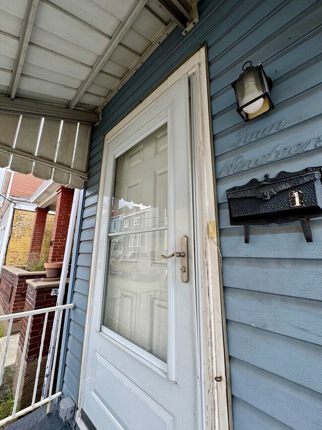 419 Taylor St Unit Lower unit