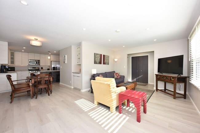 1538 W Liebau Rd