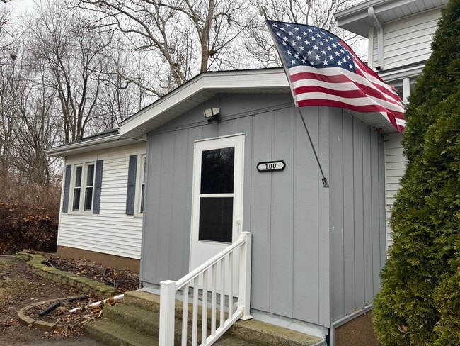 Photo - 100 Dixon Ave Unit #B