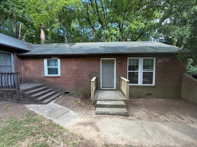 Building Photo - 4832 Hollenden Dr