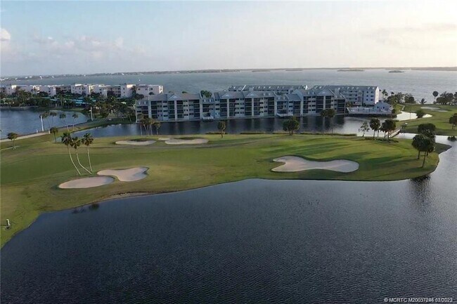 Photo - 221 NE Plantation Rd