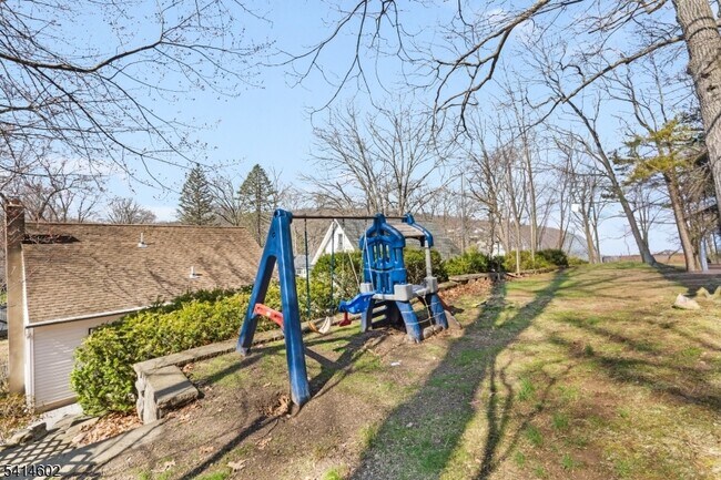 Photo - 83 Chestnut Hill Dr W