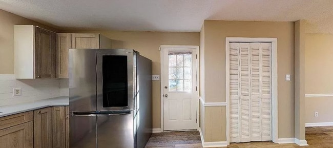 Photo - 421 Constitution Dr