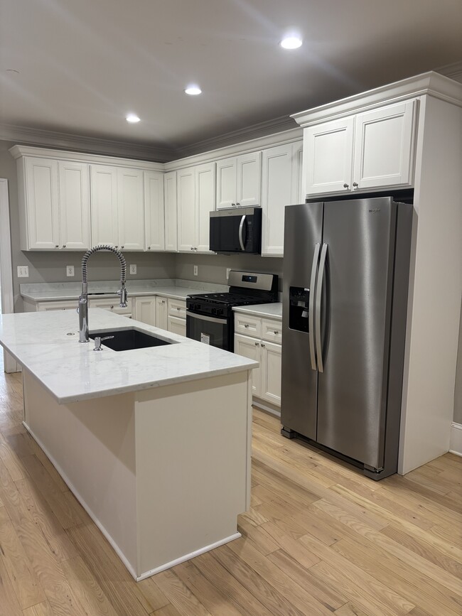 Building Photo - 2025 3rd St NE Unit 1 Rental