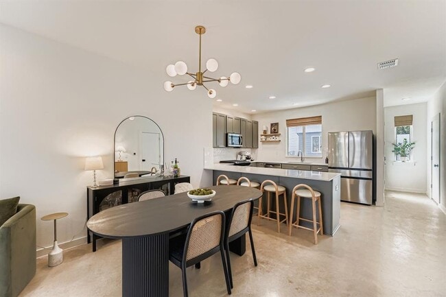 Photo - 814 N Bluff Dr