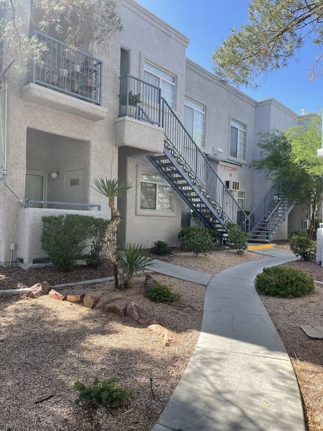 Beautiful 2 bedroom 2 bath downstairs cond... - Beautiful 2 bedroom 2 bath downstairs cond... Apartment Unit #915