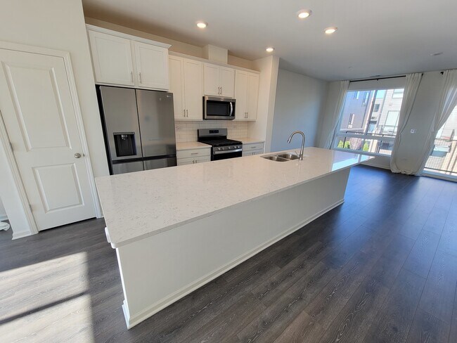 Photo - 1270 Lakepointe Dr