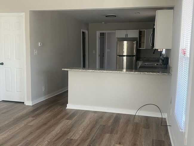 Photo - 235 Ann St NW