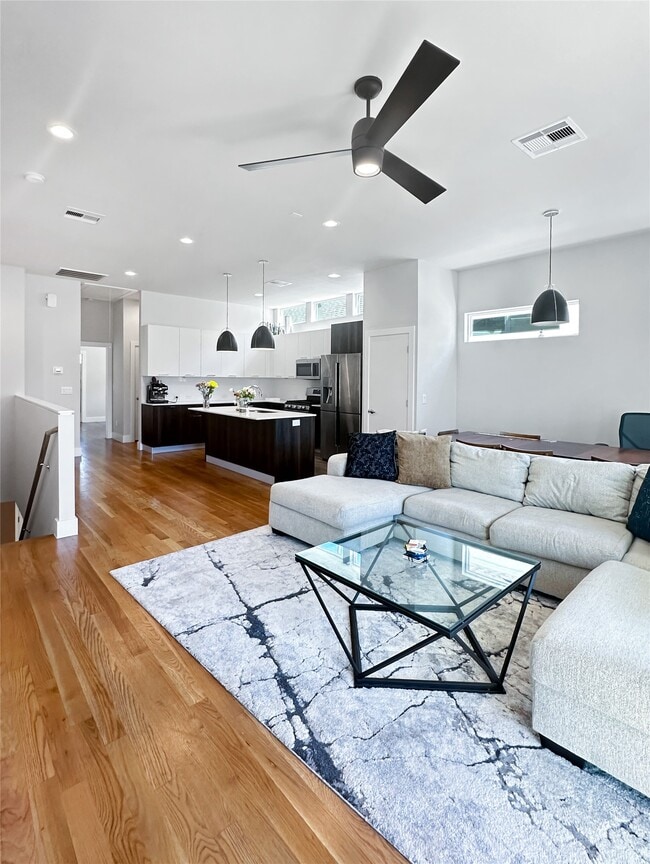 Photo - 4702 Oats St