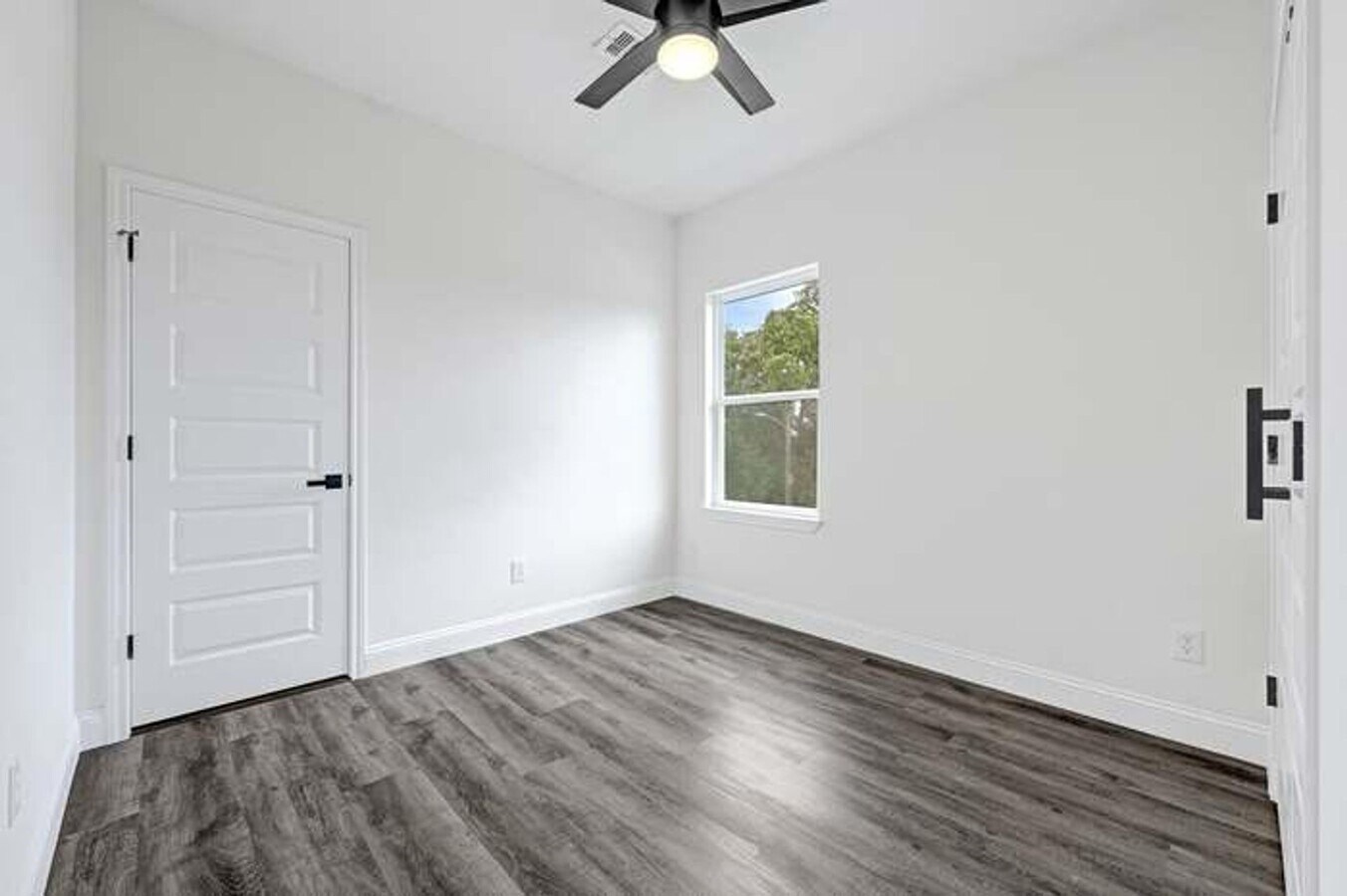 Photo - 2104 Bringhurst St