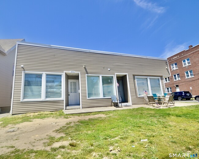 Building Photo - 1880 Barnum Ave