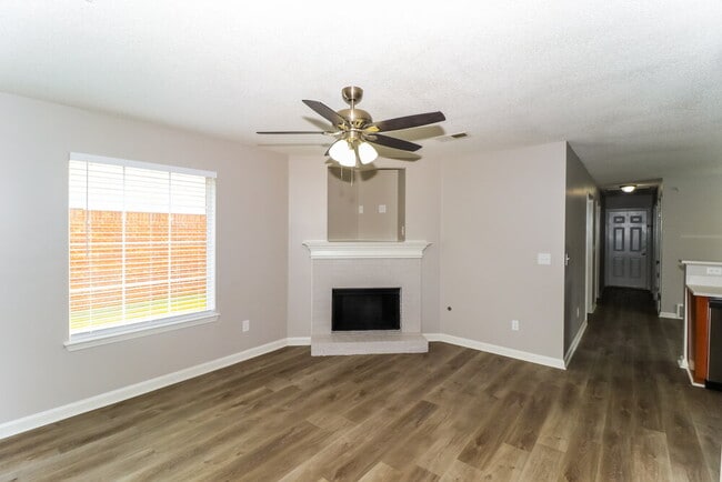 Photo - 1497 Pemberton Ln