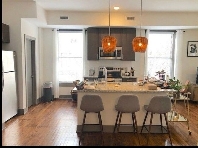 Photo - 300 E. Grace St. Unit #203 Unidad 203