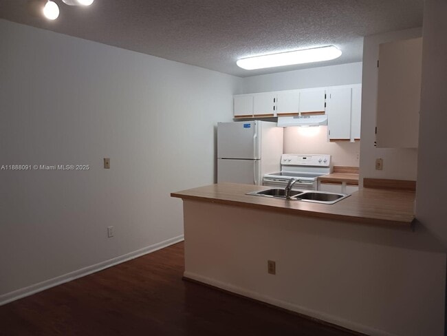 Photo - 18328 NW 68th Ave Unidad O