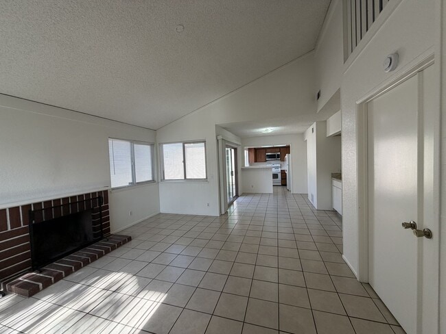 Photo - 1594 Christopher Ln