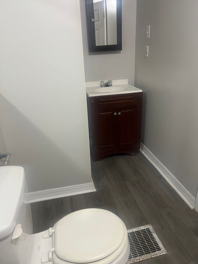 Photo - One Bedroom Spacious Duplex Located on S Brookville Rd & S Arlington Ave  SECTION 8 WELCOME