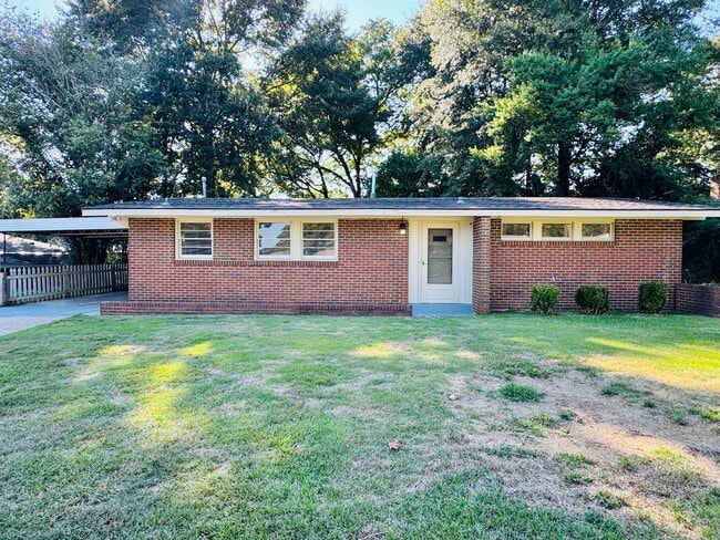 Building Photo - 3-Bedroom charming gem ! Rental