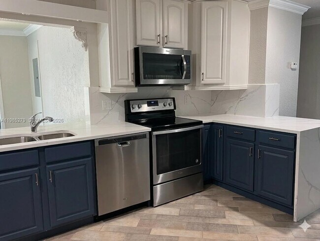 Photo - 633 NE 2nd St