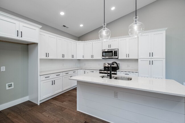 Photo - 606 Bittersweet Trl