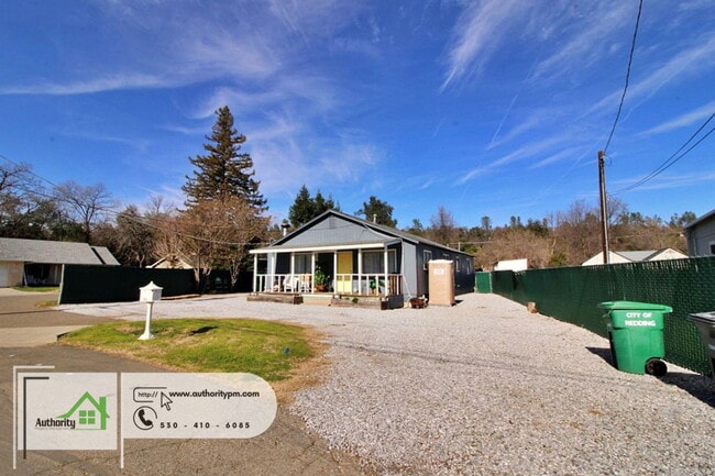 Building Photo - 1824 Heller Ln