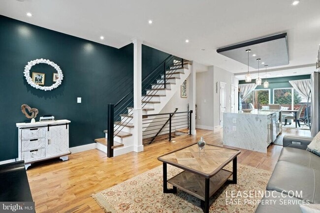 Photo - 1272 Oates St NE