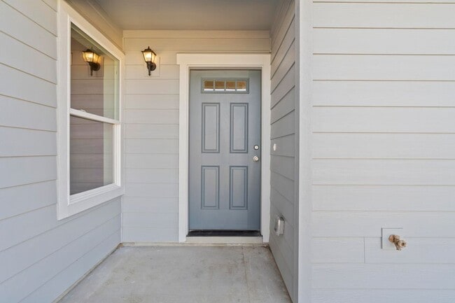 Photo - 1004 Brandon Way