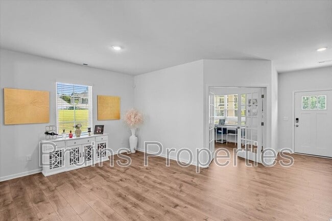 Photo - 349 Willowbrooke Way