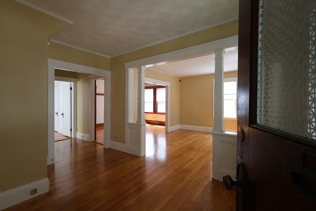 Building Photo - 39 Trowbridge St Unit 1 Rental