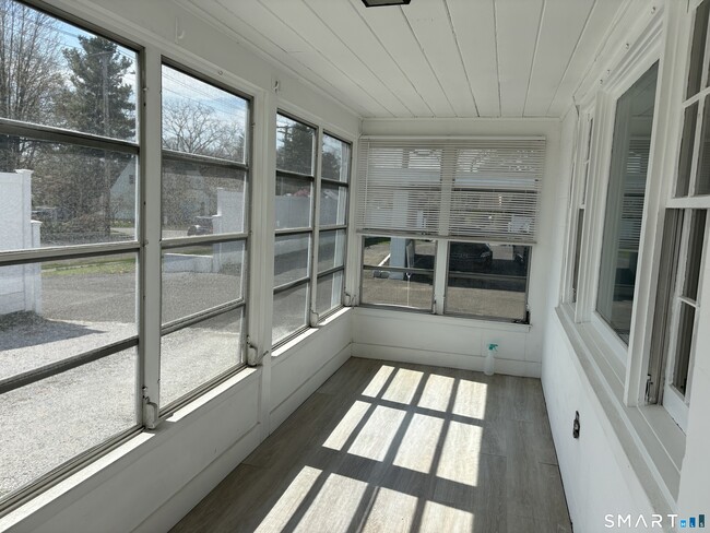 Photo - 832 Milford Point Rd