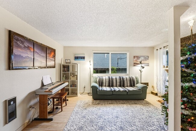 Photo - 3 Bedroom, 2 Bath House Near Portland Community College on Quiet Dead-end Street