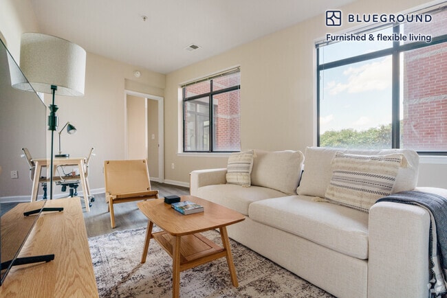Building Photo - 305 10th Street South Rental
