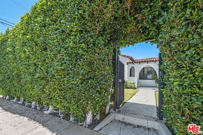 Building Photo - 601 Hayworth Ave