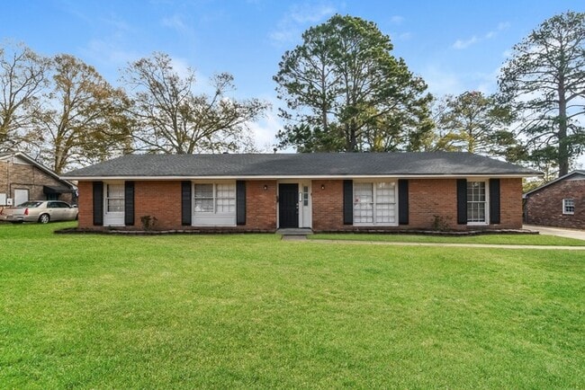 Building Photo - 553 E Moye Dr