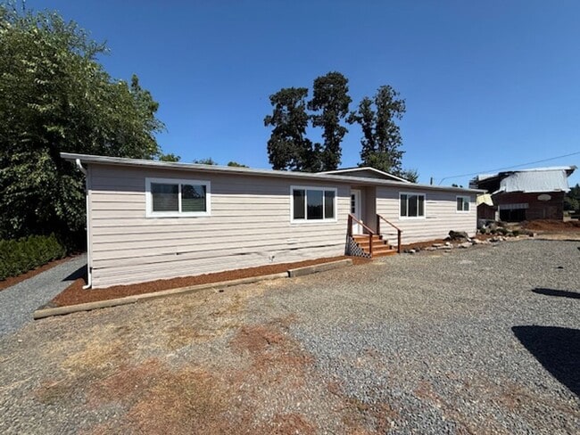 Building Photo - MF Home 3 Bedroom 2 Bath Dayton OR