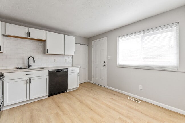 Photo - 577 Barcher Rd