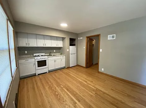 Kitchenette with range and refrigerator. - 1028 S 24th St Unit 1028 S 24th Street