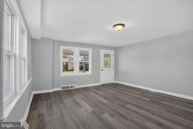 3700 W 9th St