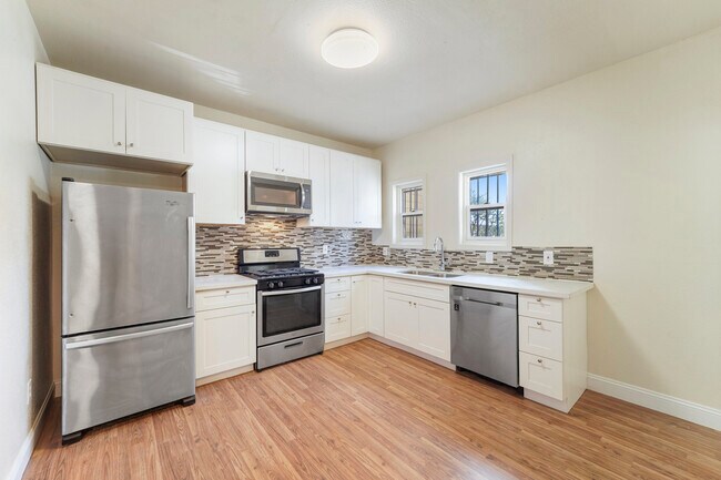 Photo - 400 Bissell Ave Unit 406