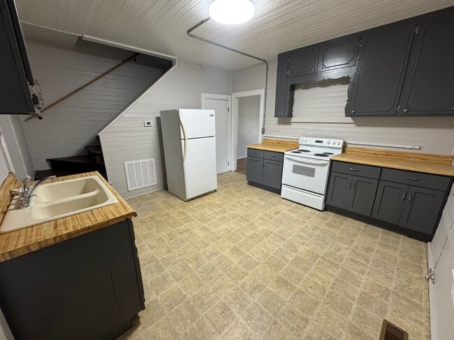 Photo - 2 Bedrooms- 1 Bathroom- Apartment in Lindale!