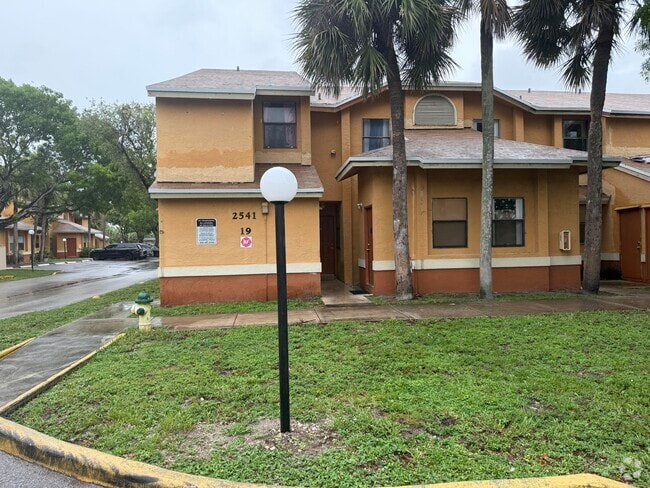Building Photo - 2541 NW 56th Ave Unit 1-19 Rental