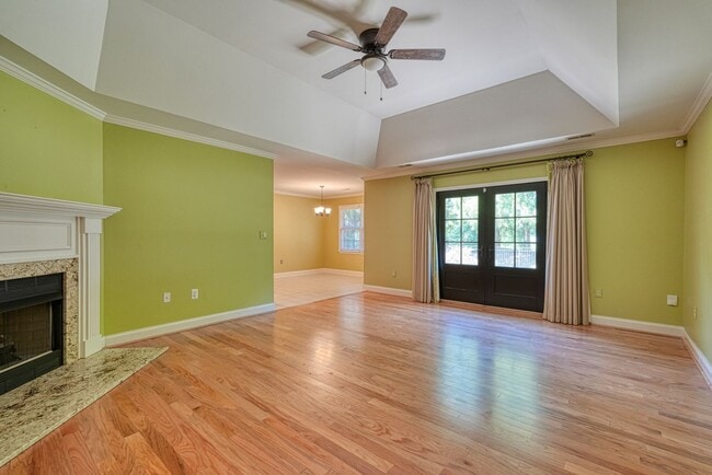 Photo - 210 Rivermill Ct