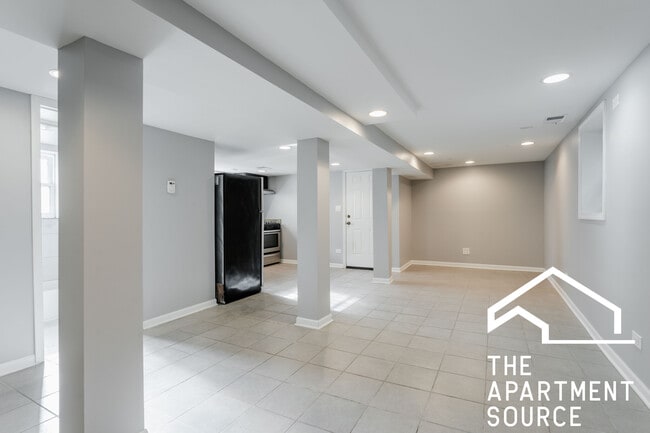 Photo - 2614 N Springfield Ave Unidad GARDENREAR