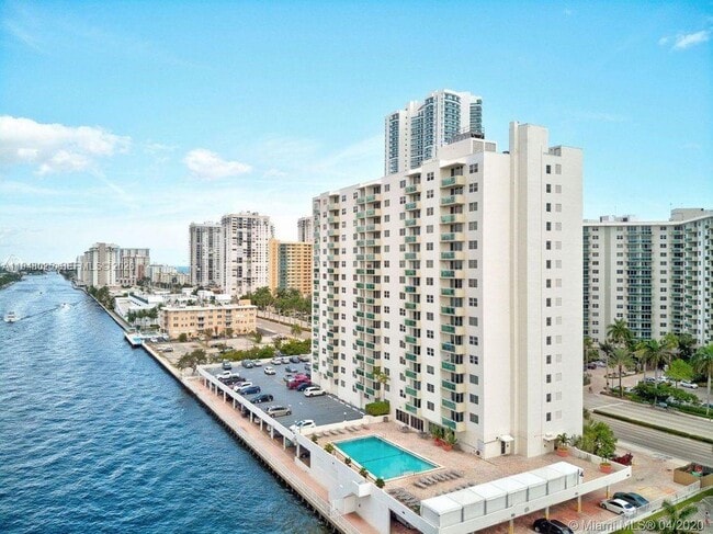 Building Photo - 3000 S Ocean Dr Unit 904