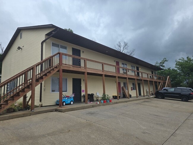 Photo - 2 Bedroom , 1 Bathroom Apartment! Unit 33 Osage Ridge Rd #2