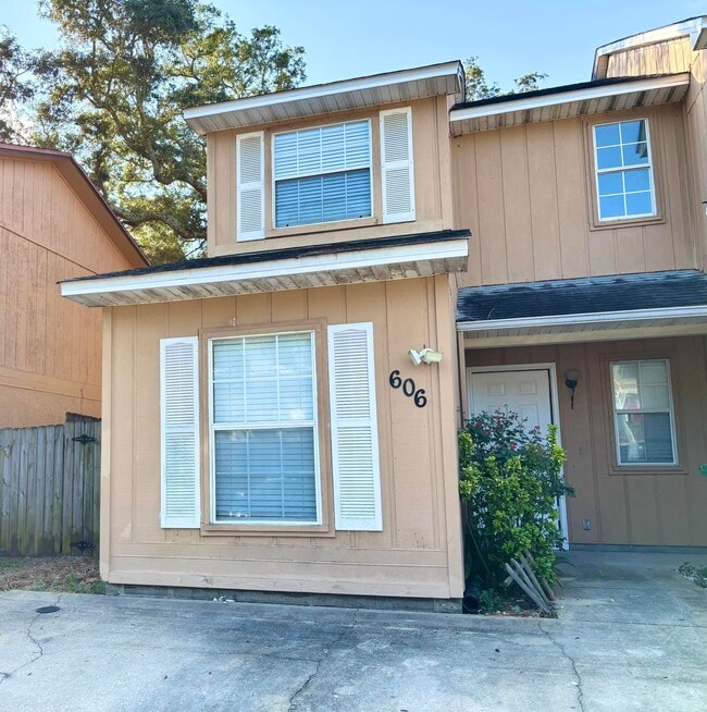 Photo - 606 Virginia Oak Ct