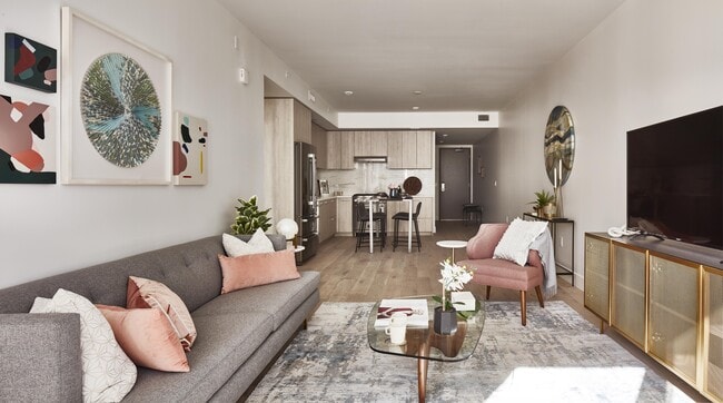 Photo - 188 West St. James Unidad 10401