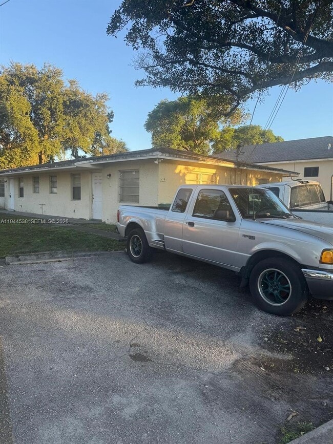 Building Photo - 214 NW 8th Ave Unit 0